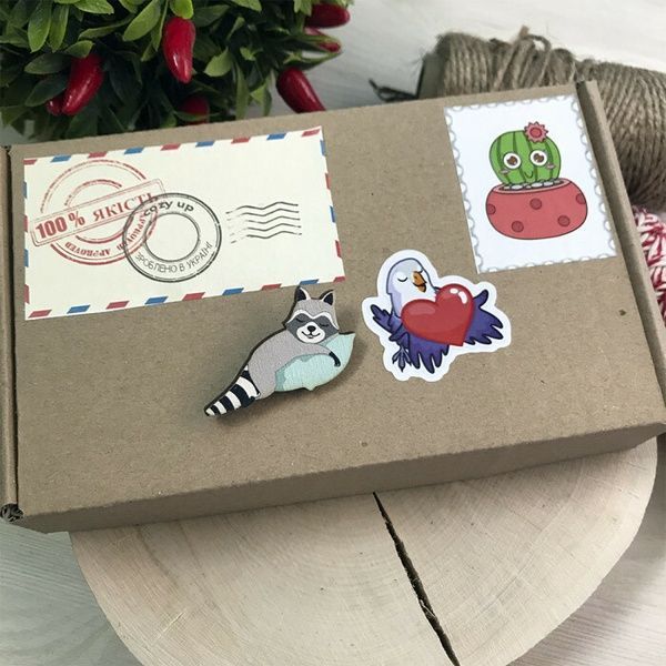 Значок Cozy Up Єнот 16385 фото
